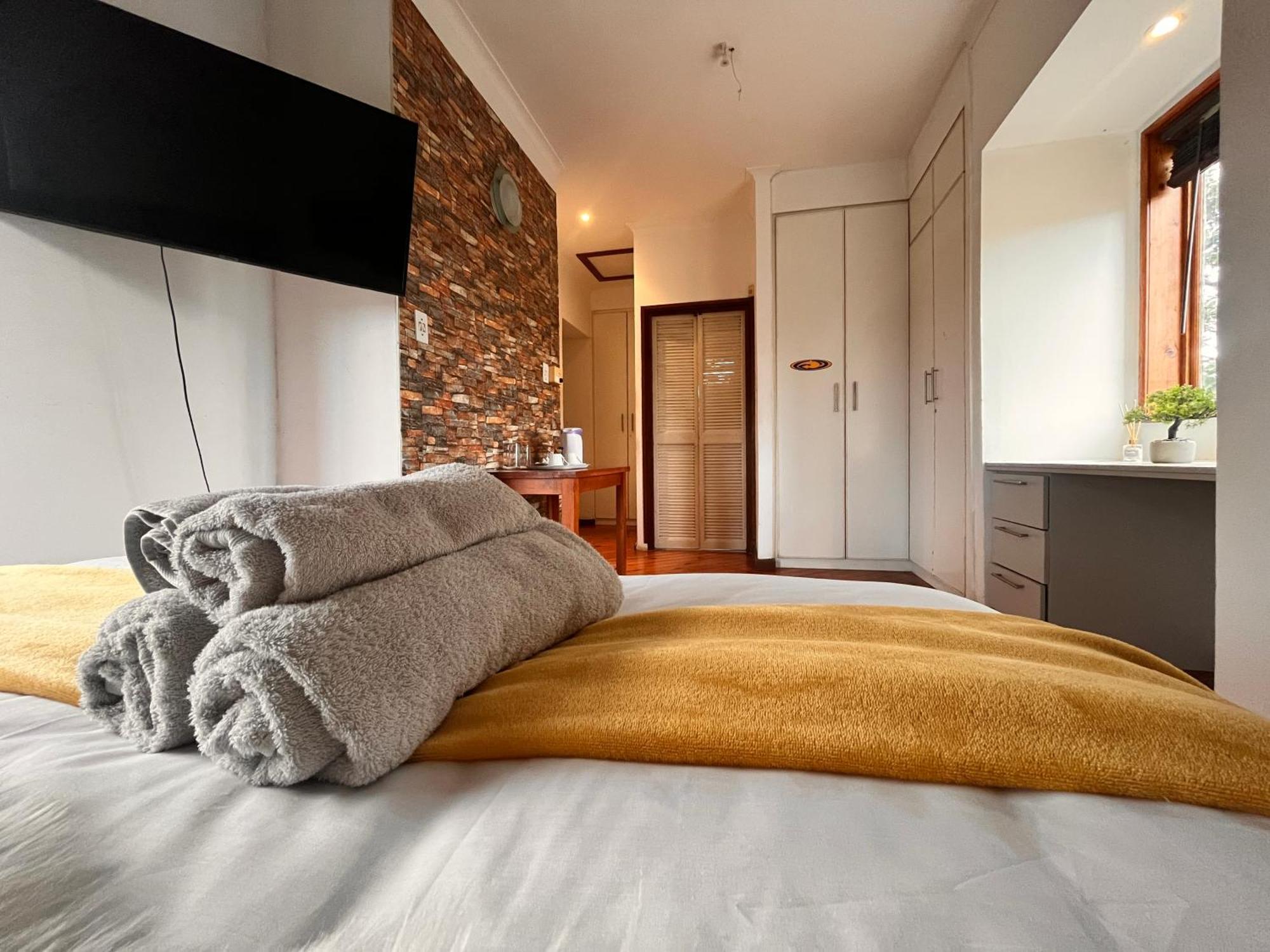 The Wood House Hotel Empangeni Szoba fotó